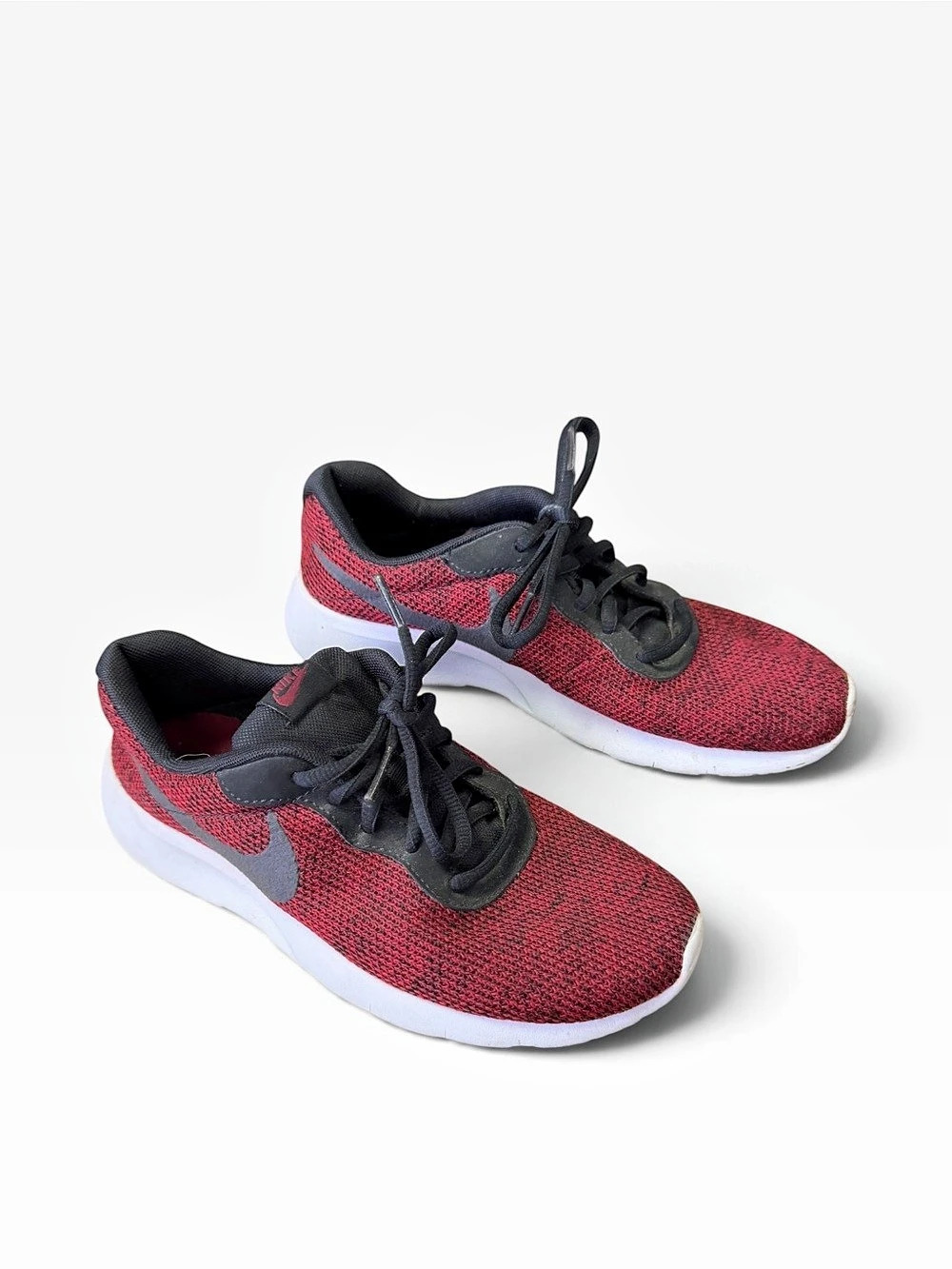 Nike Tanjun Red & Black Sneakers